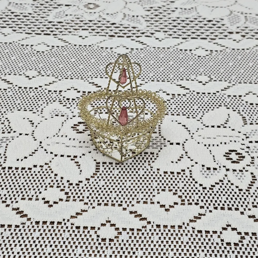 Gold Wire Heart Mini Basket 3.5